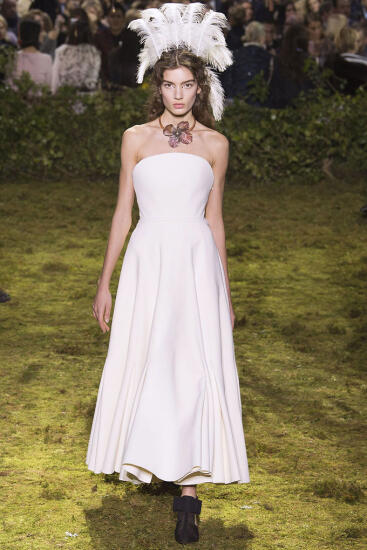 Parīzes augstās modes nedēļa: Christian Dior skaistākie tērpi 