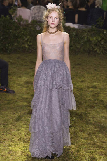 Parīzes augstās modes nedēļa: Christian Dior skaistākie tērpi 