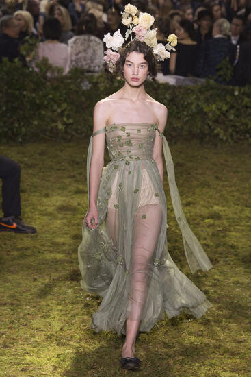 Parīzes augstās modes nedēļa: Christian Dior skaistākie tērpi 