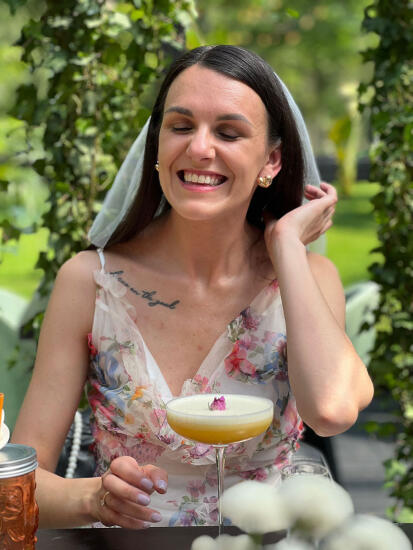 Ceļā uz jauno sākumu: Amandas pirmskāzu ballīte