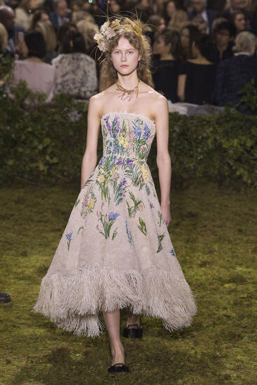 Parīzes augstās modes nedēļa: Christian Dior skaistākie tērpi 