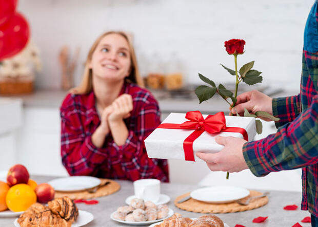 Valentīndienas dāvanas sievietei, kuru vēlies precēt