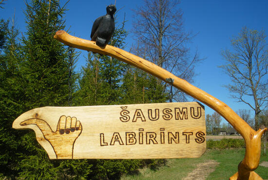 Beverīnas koka skulptūru labirinti un parks