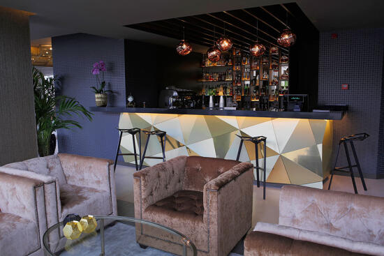 View Restaurant & Lounge