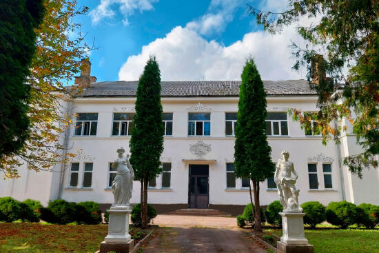 Apple Manor & Garden Complex – Silajāņu muiža