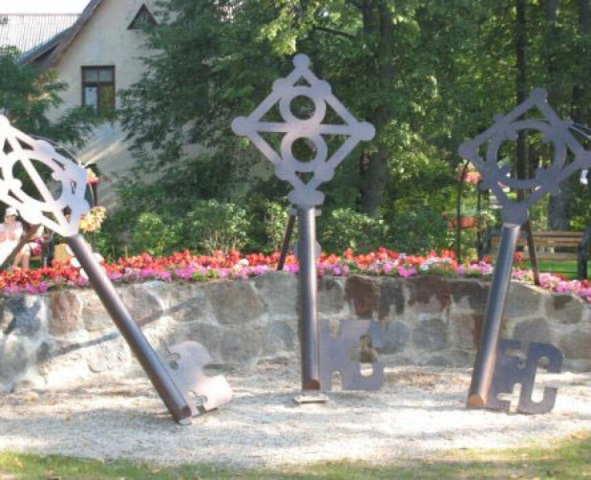 Siguldas spieķu, ziedošo lietussargu un atslēgu skvēri