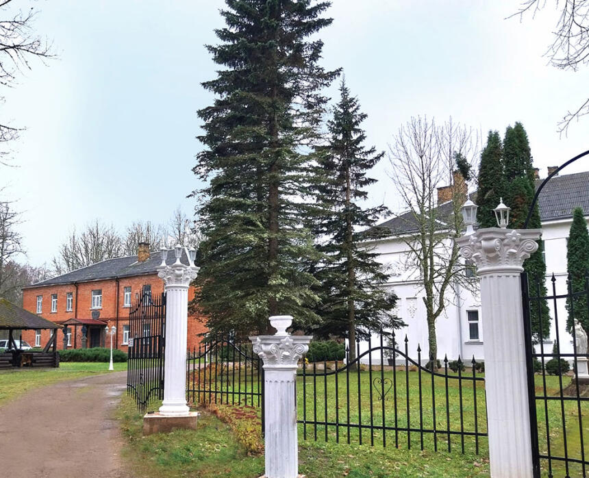 Apple Manor & Garden Complex – Silajāņu muiža