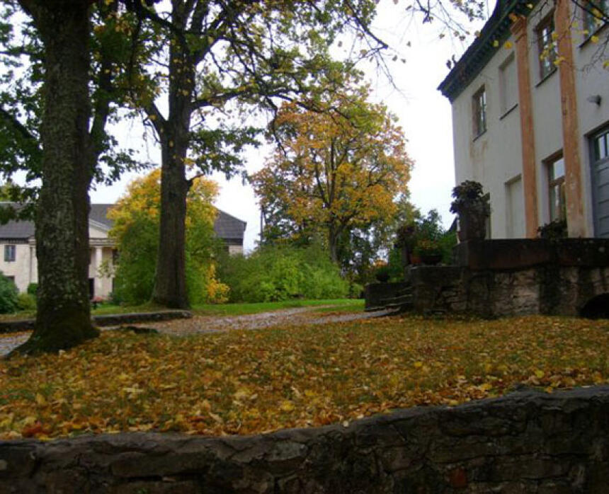 Gaujienas viduslaiku pilsdrupas un muižas ansamblis