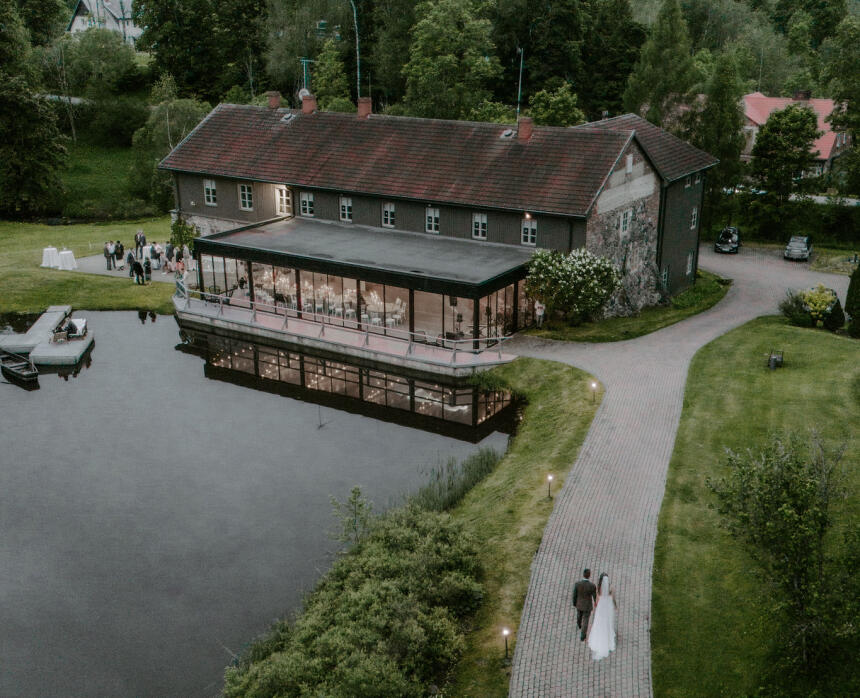 SVINĒT PRIEKU